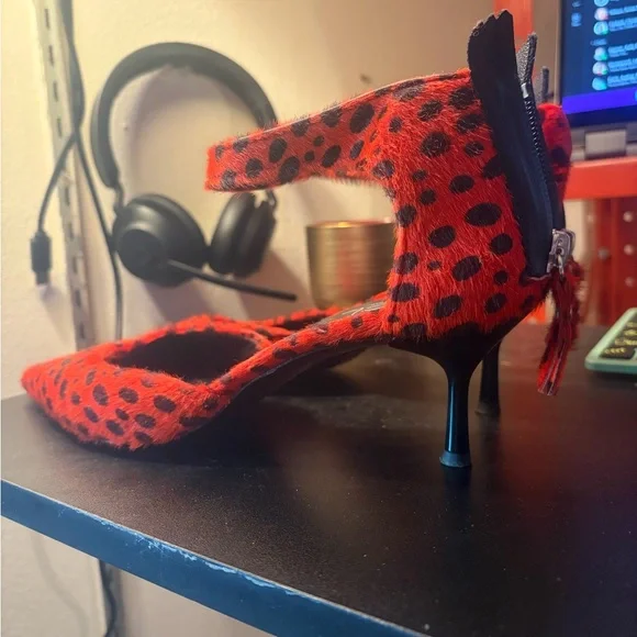 AGL Red Orange and Black Polka Dot Pony Hair Kitten Heels Size 39 - Picture 4 of 8